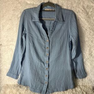 Soft Surroundings Light Blue Knit Blouse M Button Front Wood Buttons